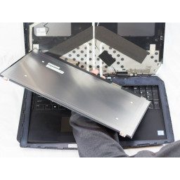 Замена дисплея Alienware 17 R3